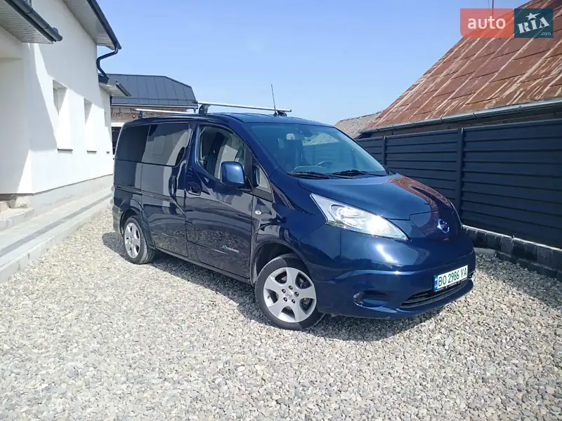 Минивэн Nissan e-NV200 2019 в 