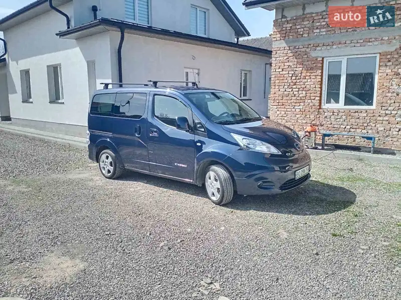 Минивэн Nissan e-NV200 2019 в 