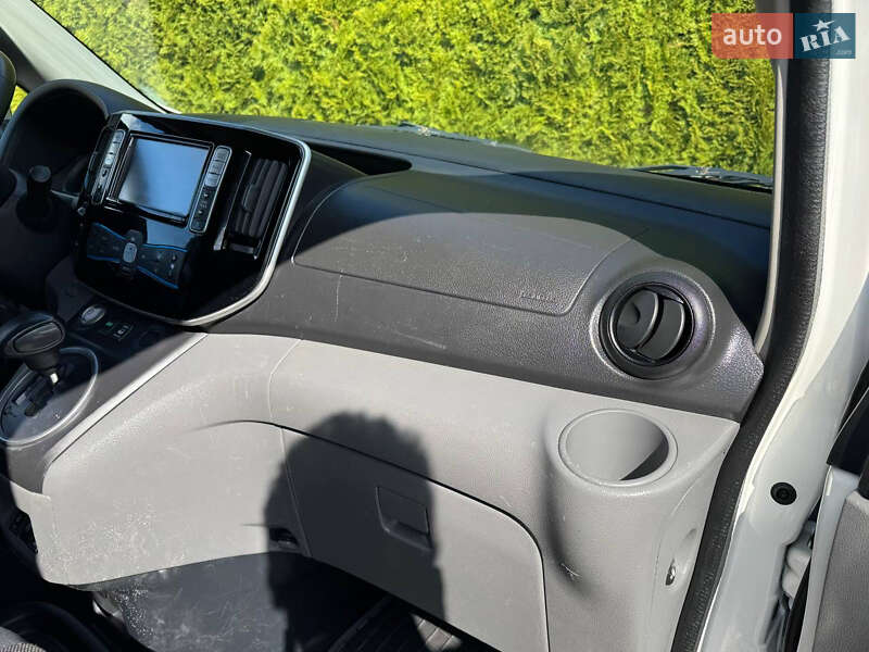Вантажний фургон Nissan e-NV200 2020 в Стрию
