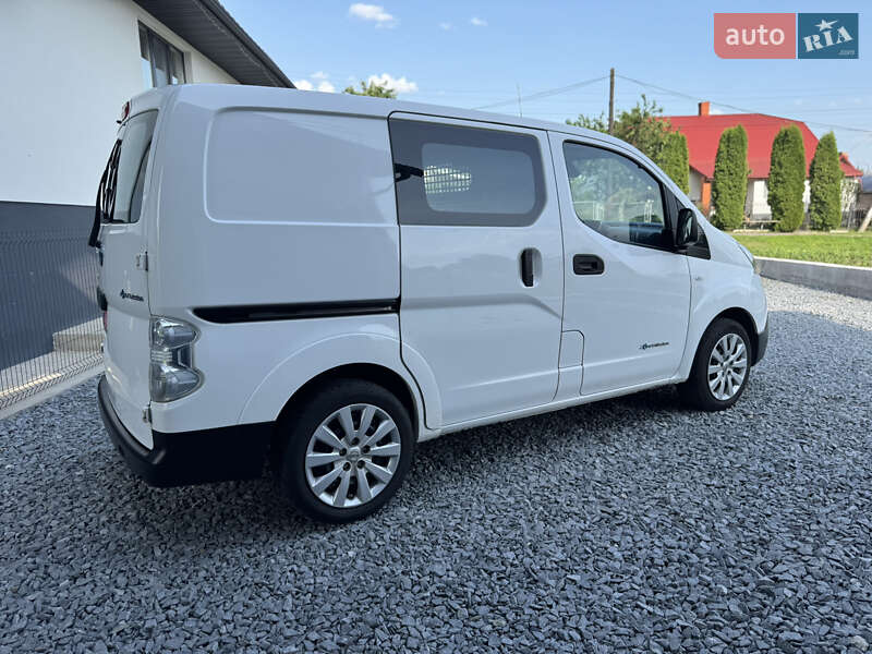 Вантажний фургон Nissan e-NV200 2019 в Рівному