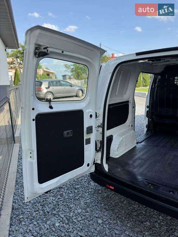 Вантажний фургон Nissan e-NV200 2019 в Рівному