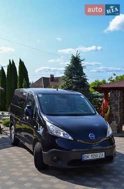 Мінівен Nissan e-NV200 2014 в Дубні