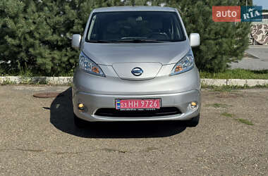 Минивэн Nissan e-NV200 2016 в Каменец-Подольском