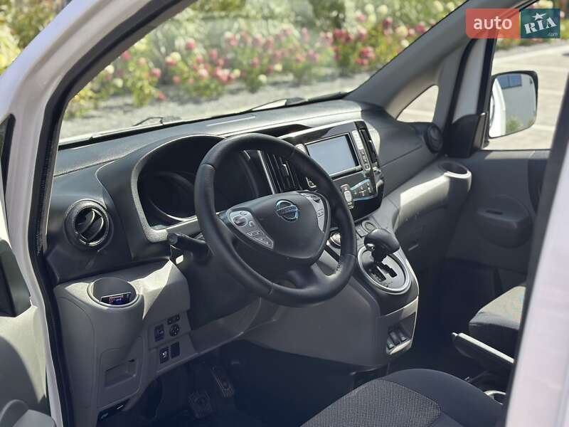 Грузовой фургон Nissan e-NV200 2018 в Луцке