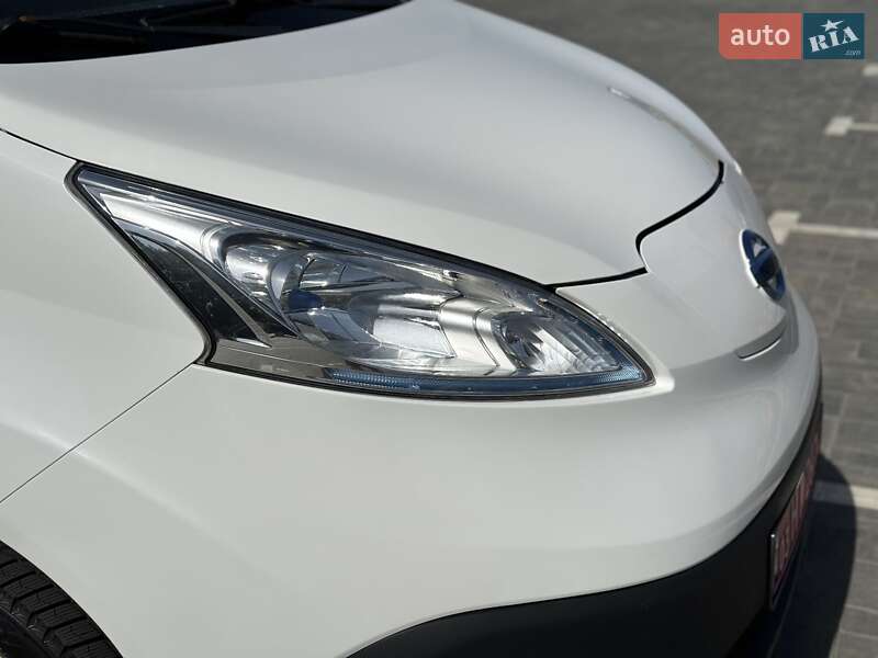 Грузовой фургон Nissan e-NV200 2018 в Луцке