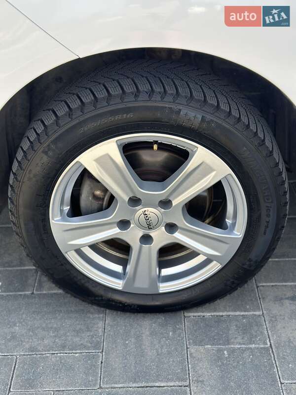 Грузовой фургон Nissan e-NV200 2018 в Луцке