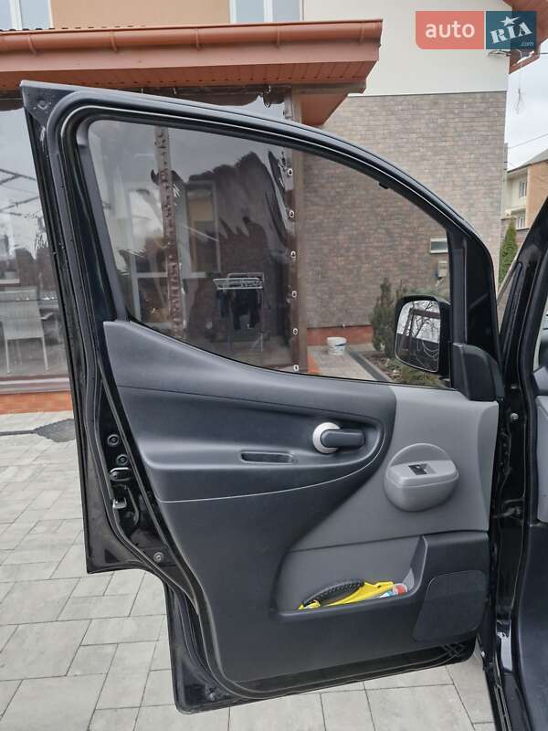 Минивэн Nissan e-NV200 2015 в Ровно