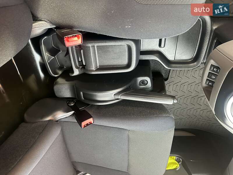 Грузовой фургон Nissan e-NV200 2018 в Хмельницком