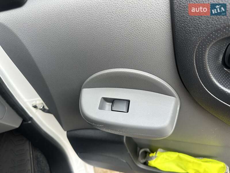 Грузовой фургон Nissan e-NV200 2018 в Хмельницком