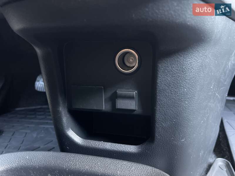Грузовой фургон Nissan e-NV200 2019 в Хмельницком
