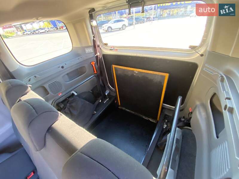 Минивэн Nissan e-NV200 2018 в Вишневом