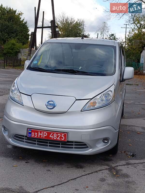 Мінівен Nissan e-NV200 2018 в Семенівці