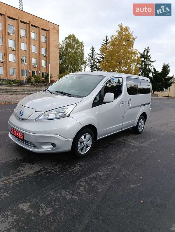 Мінівен Nissan e-NV200 2018 в Семенівці