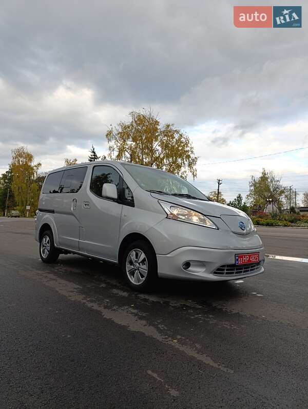 Мінівен Nissan e-NV200 2018 в Семенівці