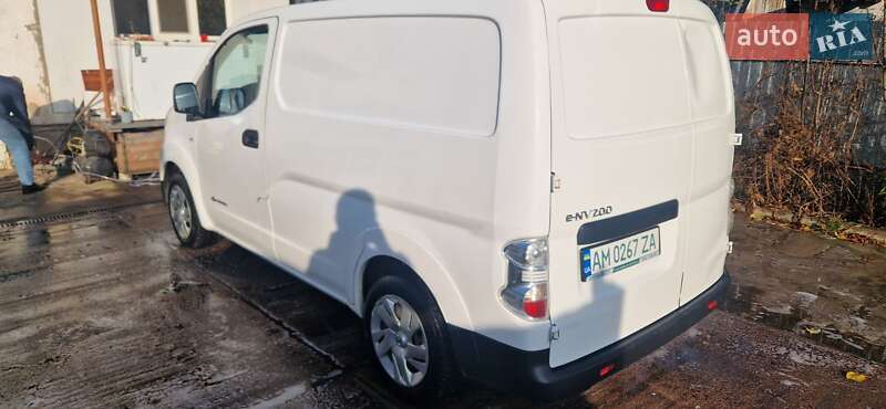 Грузовой фургон Nissan e-NV200 2014 в Житомире