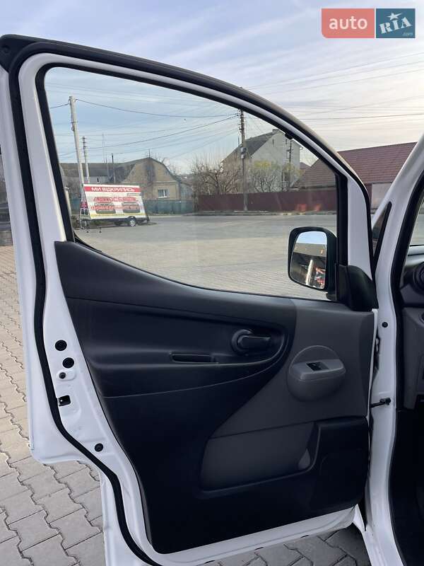 Грузовой фургон Nissan e-NV200 2015 в Киеве