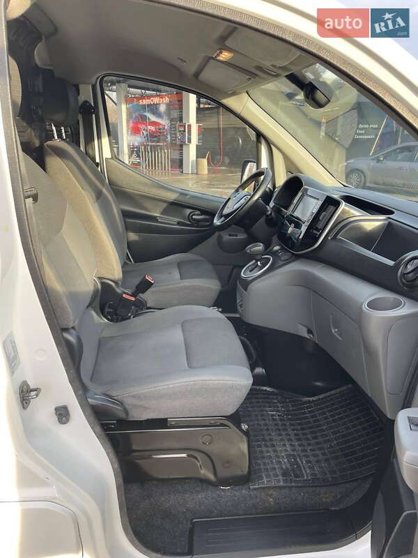 Грузовой фургон Nissan e-NV200 2015 в Киеве