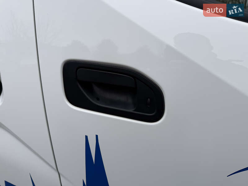 Минивэн Nissan e-NV200 2020 в Ровно