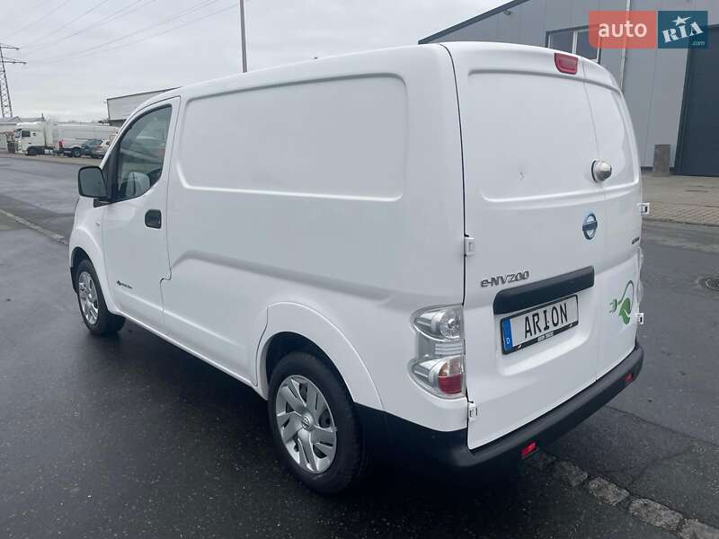 Вантажний фургон Nissan e-NV200 2018 в Сарнах