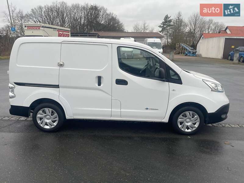 Вантажний фургон Nissan e-NV200 2018 в Сарнах