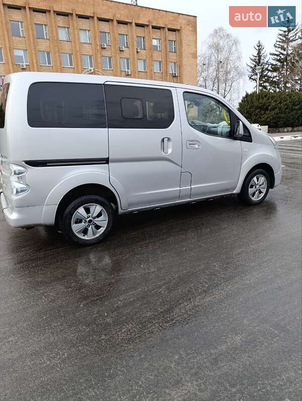 Мінівен Nissan e-NV200 2018 в Семенівці