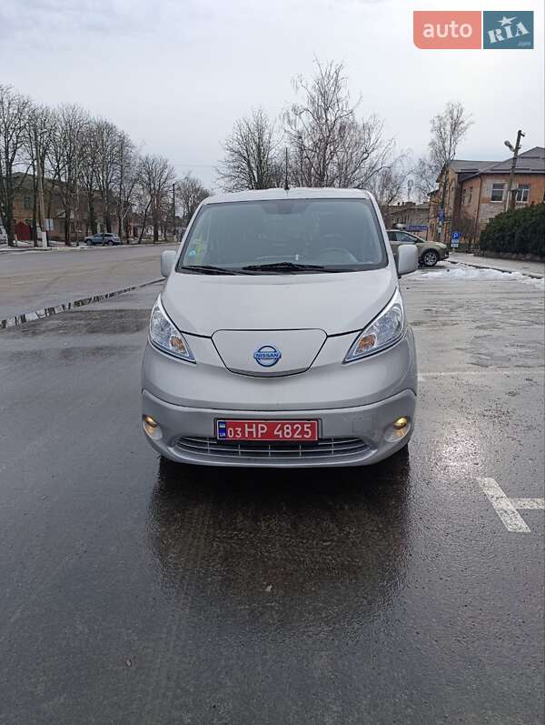 Мінівен Nissan e-NV200 2018 в Семенівці
