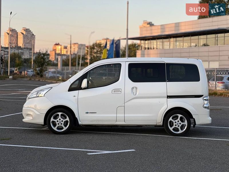 Минивэн Nissan e-NV200 2015 в Киеве
