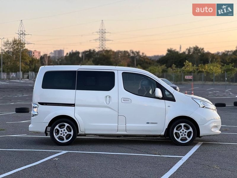 Минивэн Nissan e-NV200 2015 в Киеве