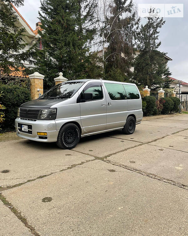 nissan elgrand 2001