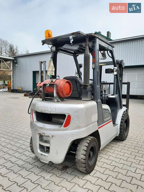 Вилочний навантажувач Nissan FG 2006 в Тернополі