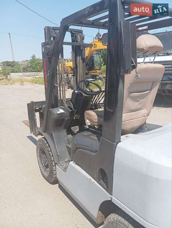 Вилочний навантажувач Nissan FG 2008 в Одесі