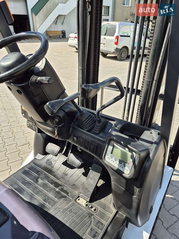 Вилочний навантажувач Nissan FG 2016 в Тернополі