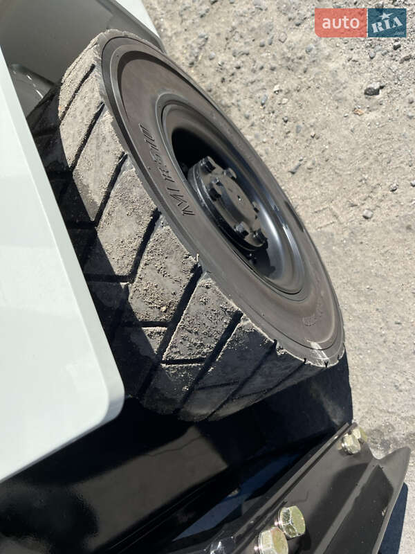 Вилочний навантажувач Nissan FG 2017 в Одесі