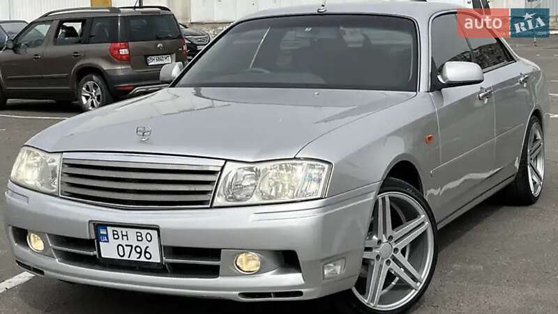 Седан Nissan Gloria 2000 в Авангарде