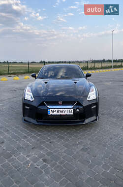 Купе Nissan GT-R 2015 в 
