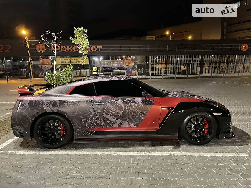 Nissan GT-R 2012