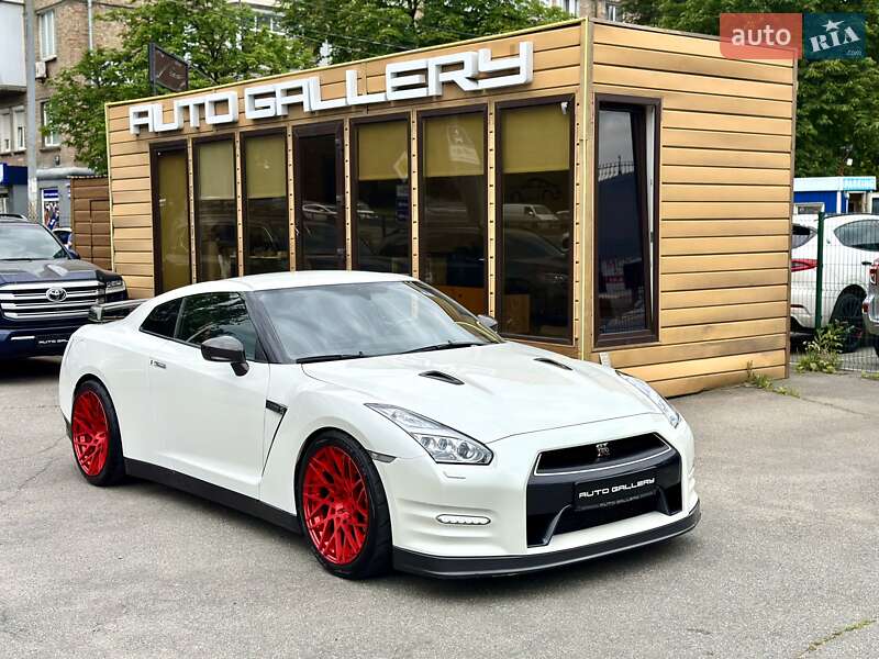 Nissan GT-R 2013