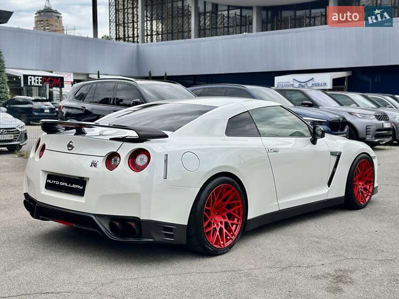 Купе Nissan GT-R 2013 в Києві