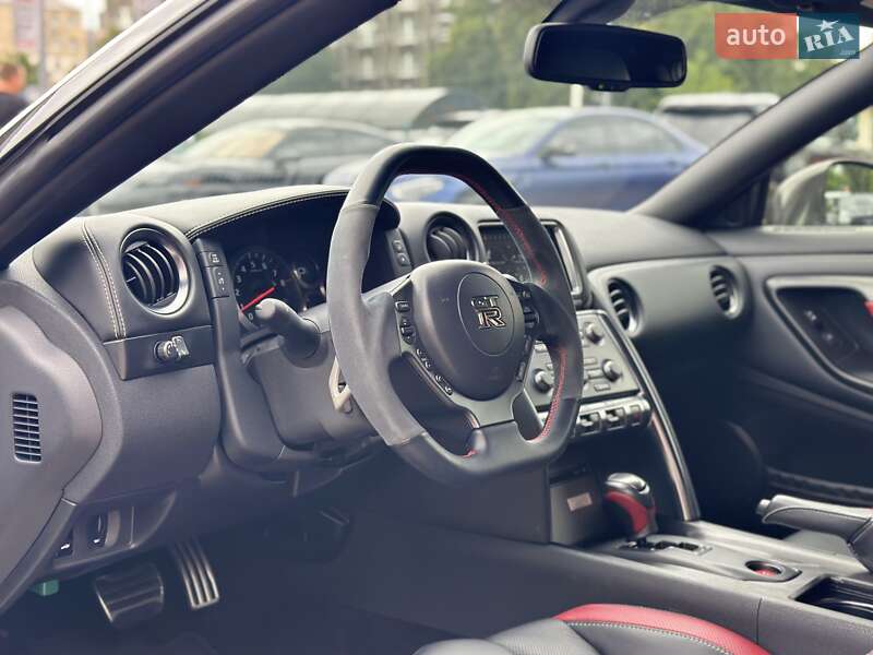 Купе Nissan GT-R 2013 в Києві
