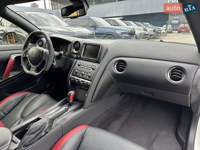 Купе Nissan GT-R 2013 в Києві