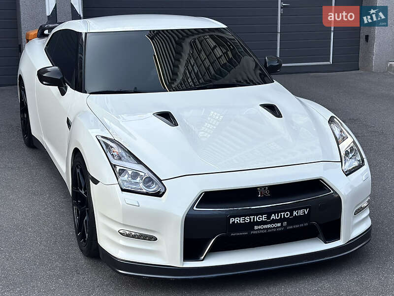 Купе Nissan GT-R 2013 в Києві