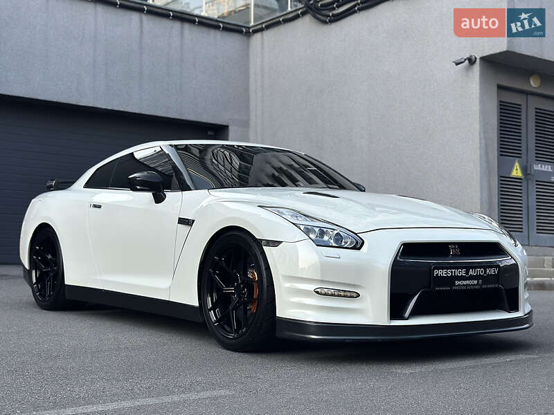 Купе Nissan GT-R 2013 в Києві