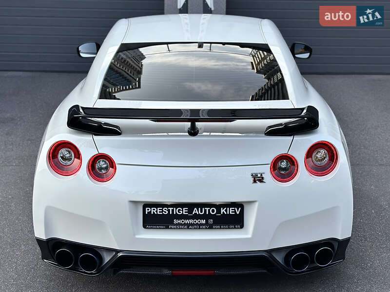 Купе Nissan GT-R 2013 в Києві