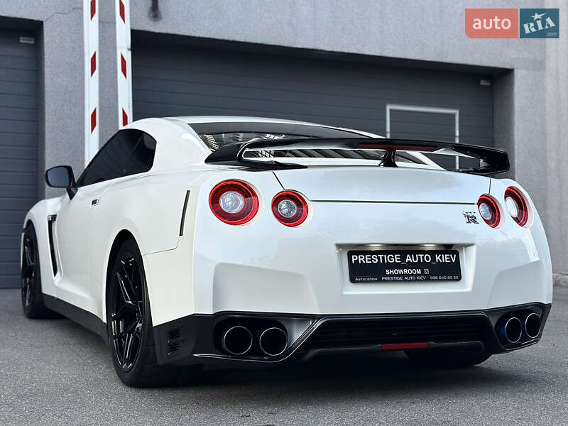 Купе Nissan GT-R 2013 в Києві