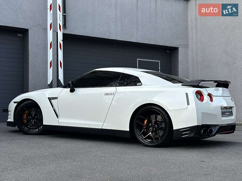 Купе Nissan GT-R 2013 в Києві