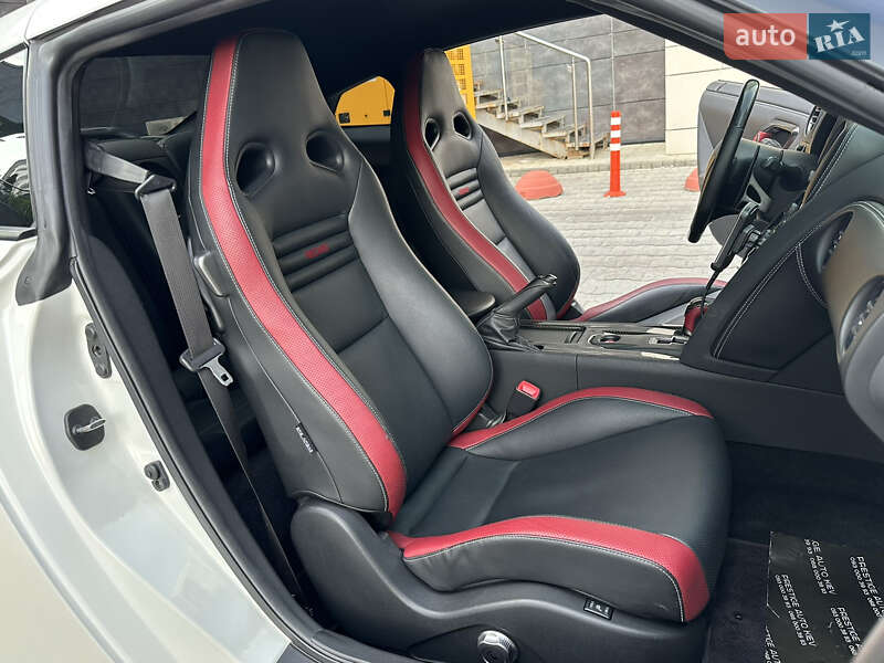 Купе Nissan GT-R 2013 в Києві