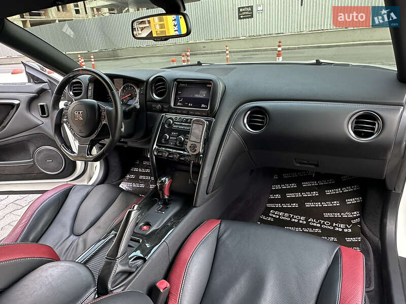 Купе Nissan GT-R 2013 в Києві