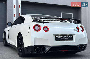 Купе Nissan GT-R 2013 в 