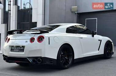 Купе Nissan GT-R 2013 в 