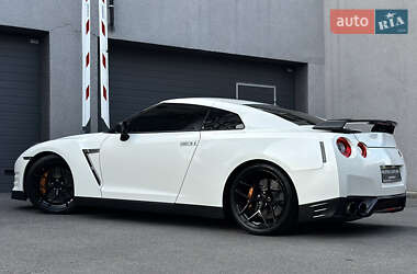 Купе Nissan GT-R 2013 в 